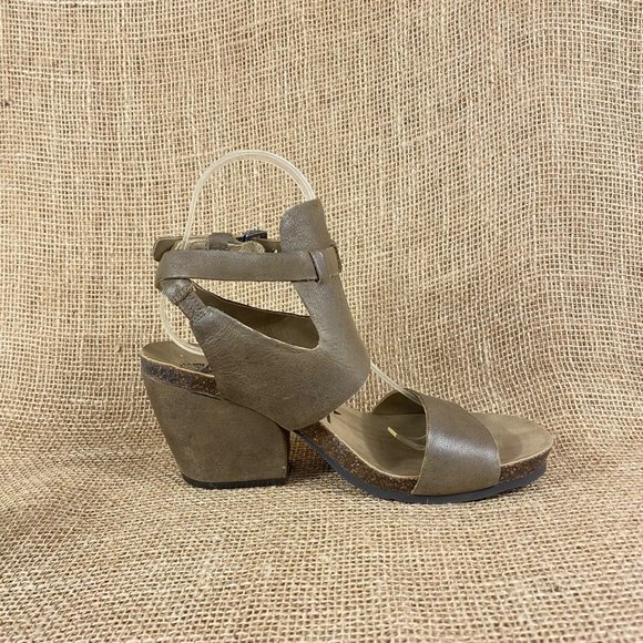 OTBT sandals sling back ankle strap open toe block high heels leather sz 8 M - Picture 5 of 10